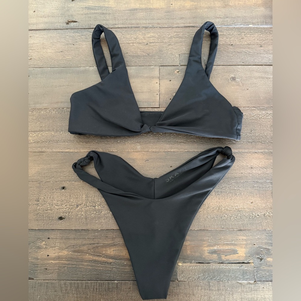 Skatie black knot bikini size small